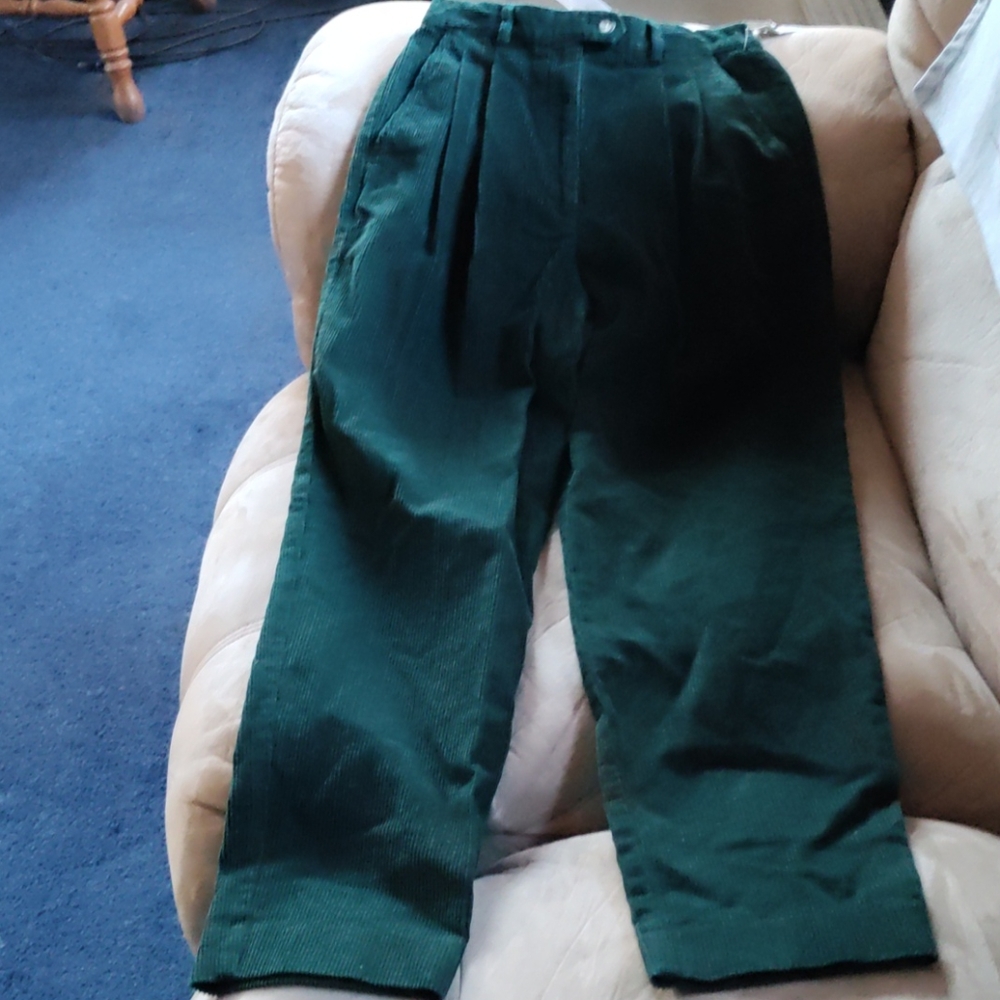 ✨🆕 Talbot's woman's size 8 petite green Corduroy pant